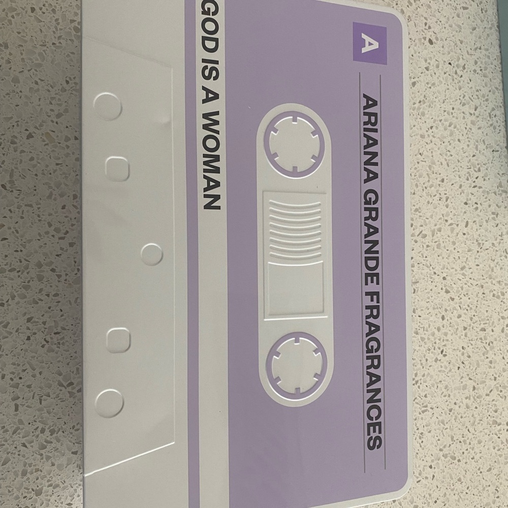 Ariana Grande god is a woman - box only